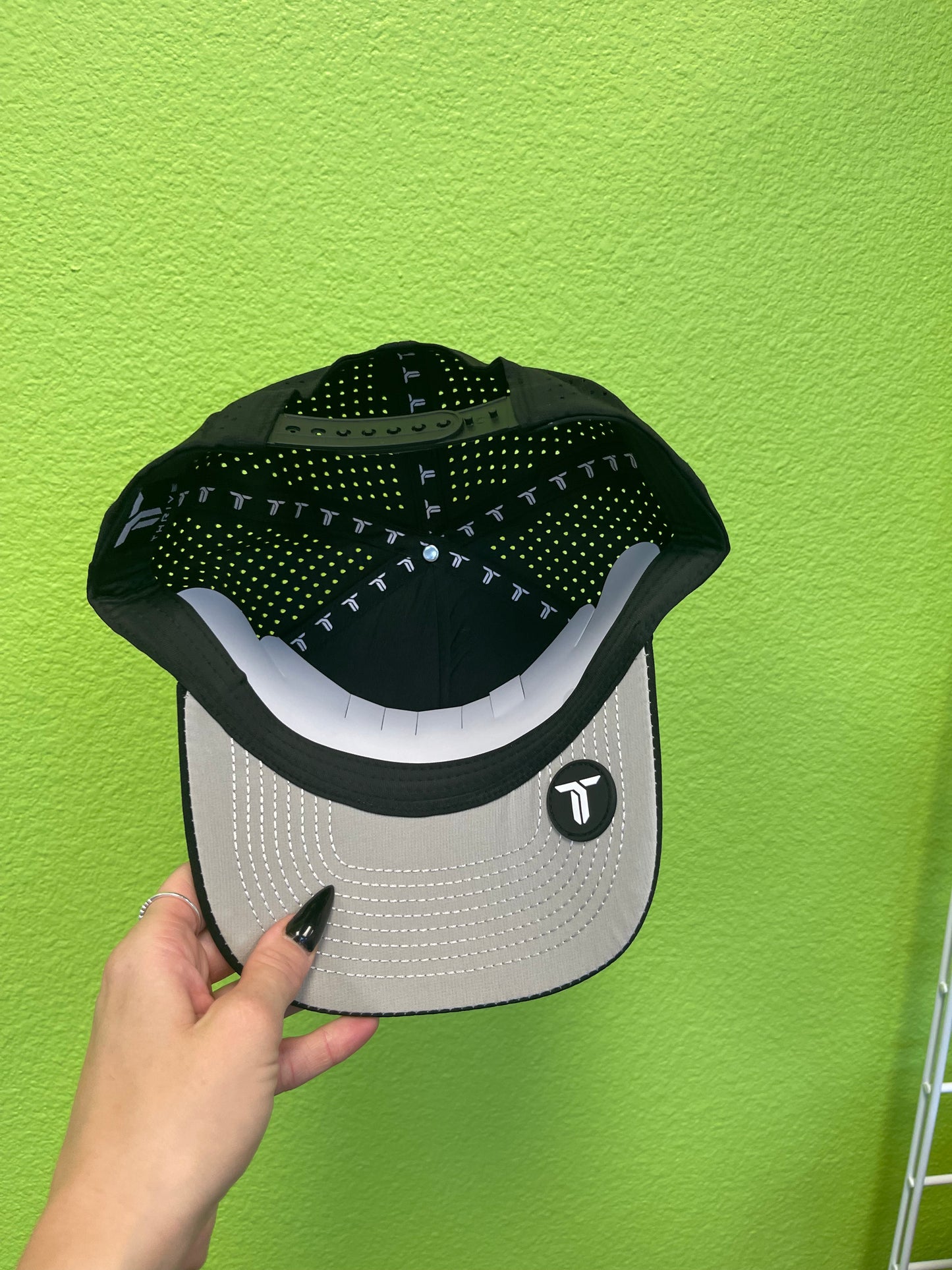 THRIVE Hat- Black